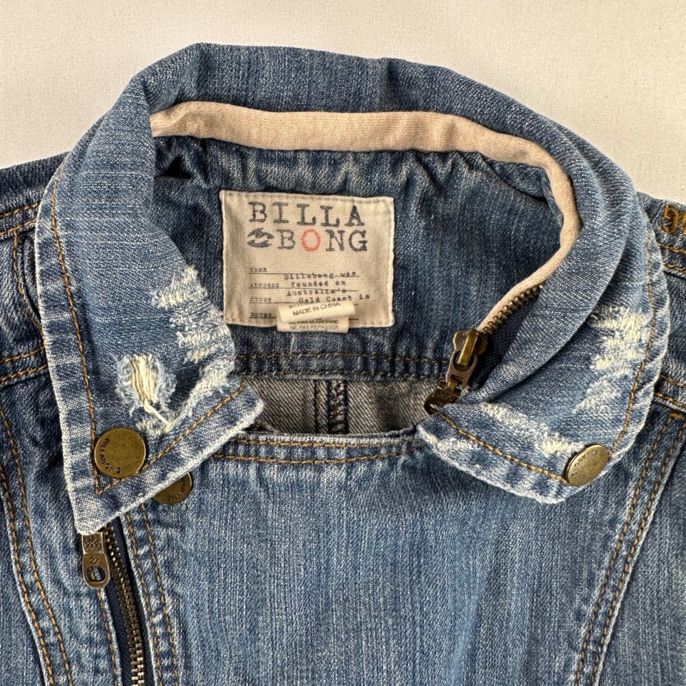 Billabong Womens Denim Moto Jacket Distressed Blue Zipper Sleeve Retro Sz Medium - Picture 4 of 14
